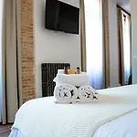 パンション パリ ゲストハウス 3*